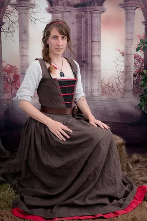 Stephanie in full Elizabethan outfit, a gray kirtle over black stays, white smock, and red petticoat